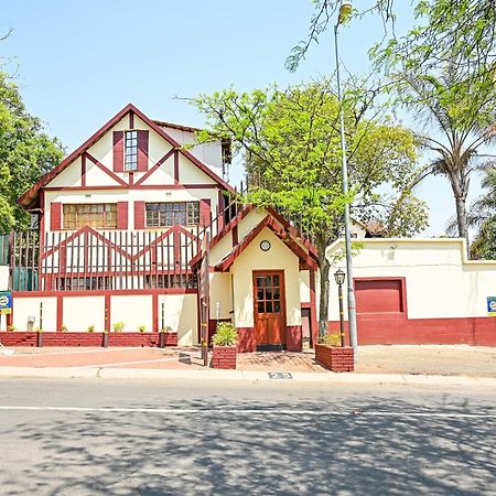 Tudor Lodge Guest House Johannesburg Exterior photo