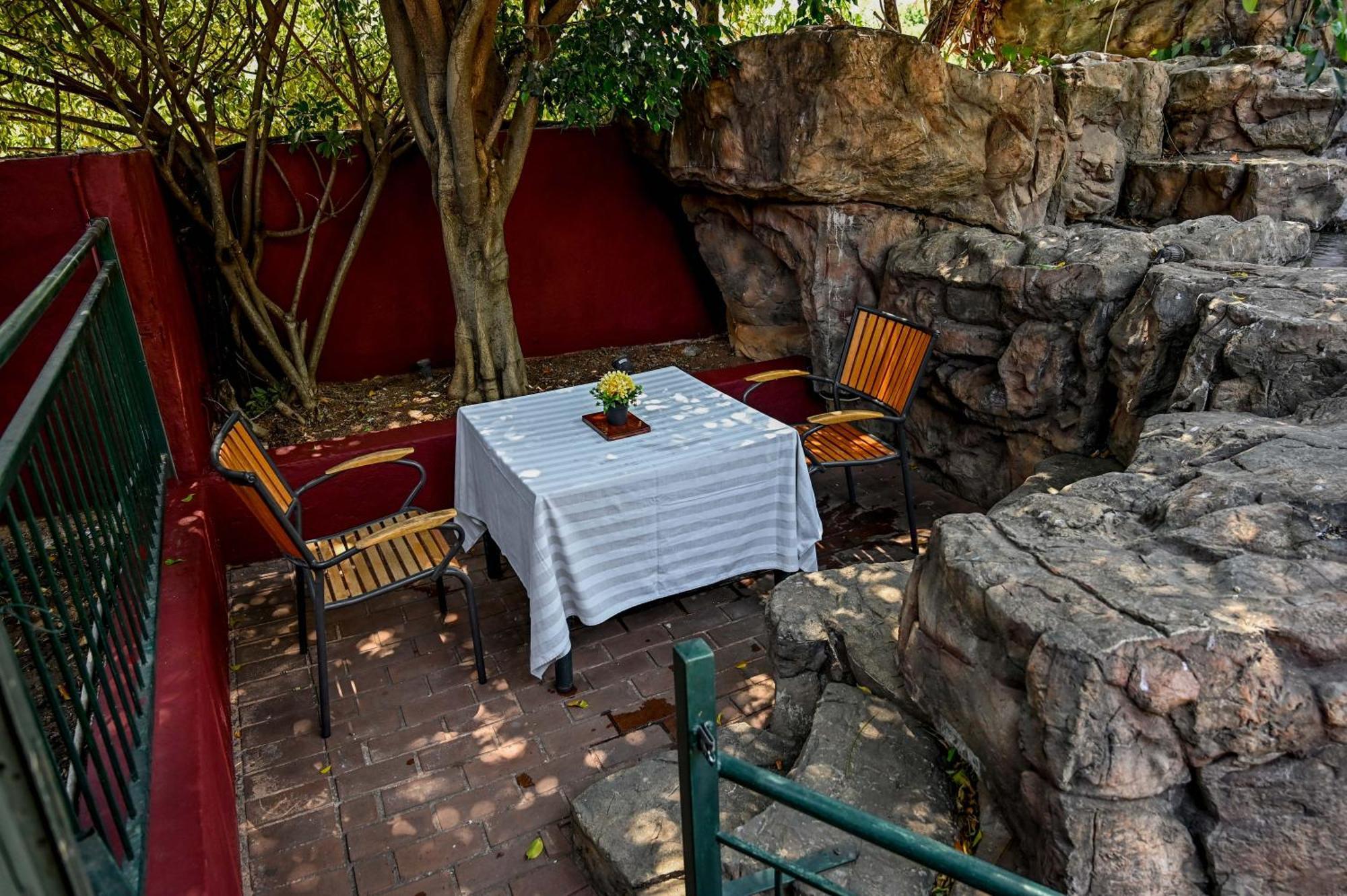 Tudor Lodge Guest House Johannesburg Exterior photo